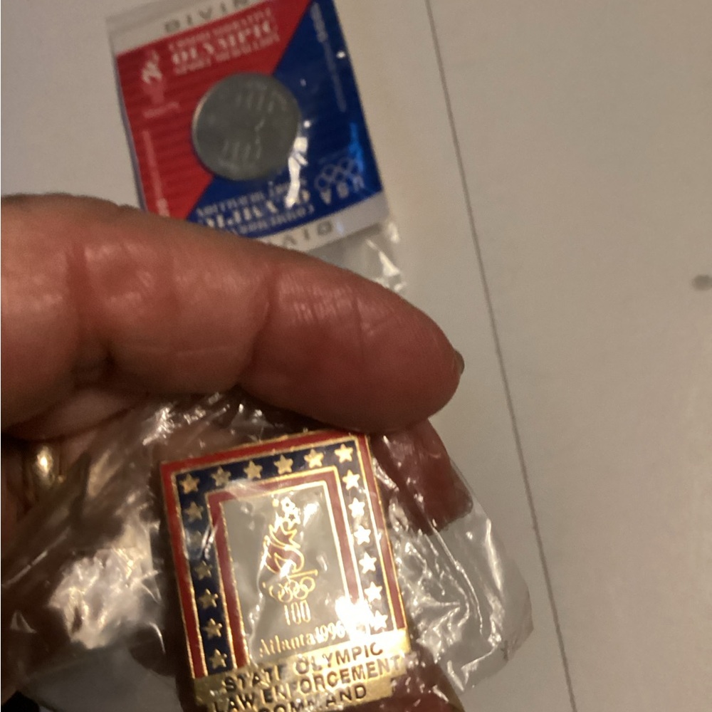 Collection of Atlanta 1996 pins and coin - Picture 3 of 9